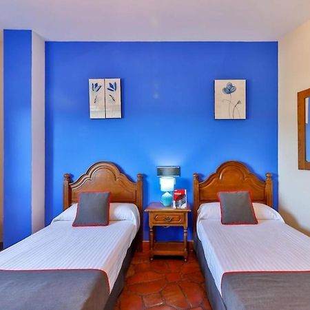 Hostal Alfonso XI Guadalupe  Exteriör bild