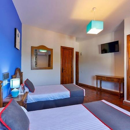 Hostal Alfonso XI Guadalupe  Exteriör bild
