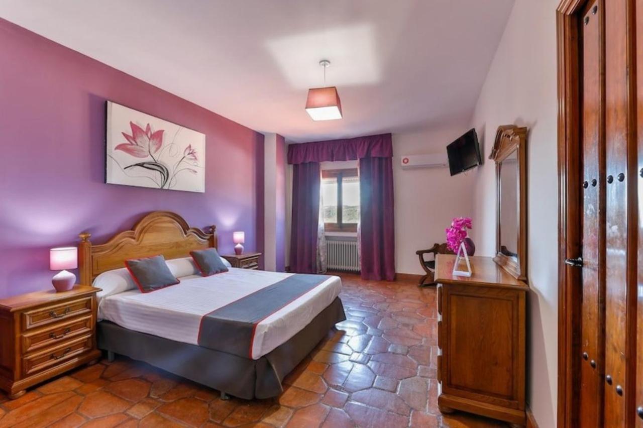 Hostal Alfonso XI Guadalupe  Exteriör bild