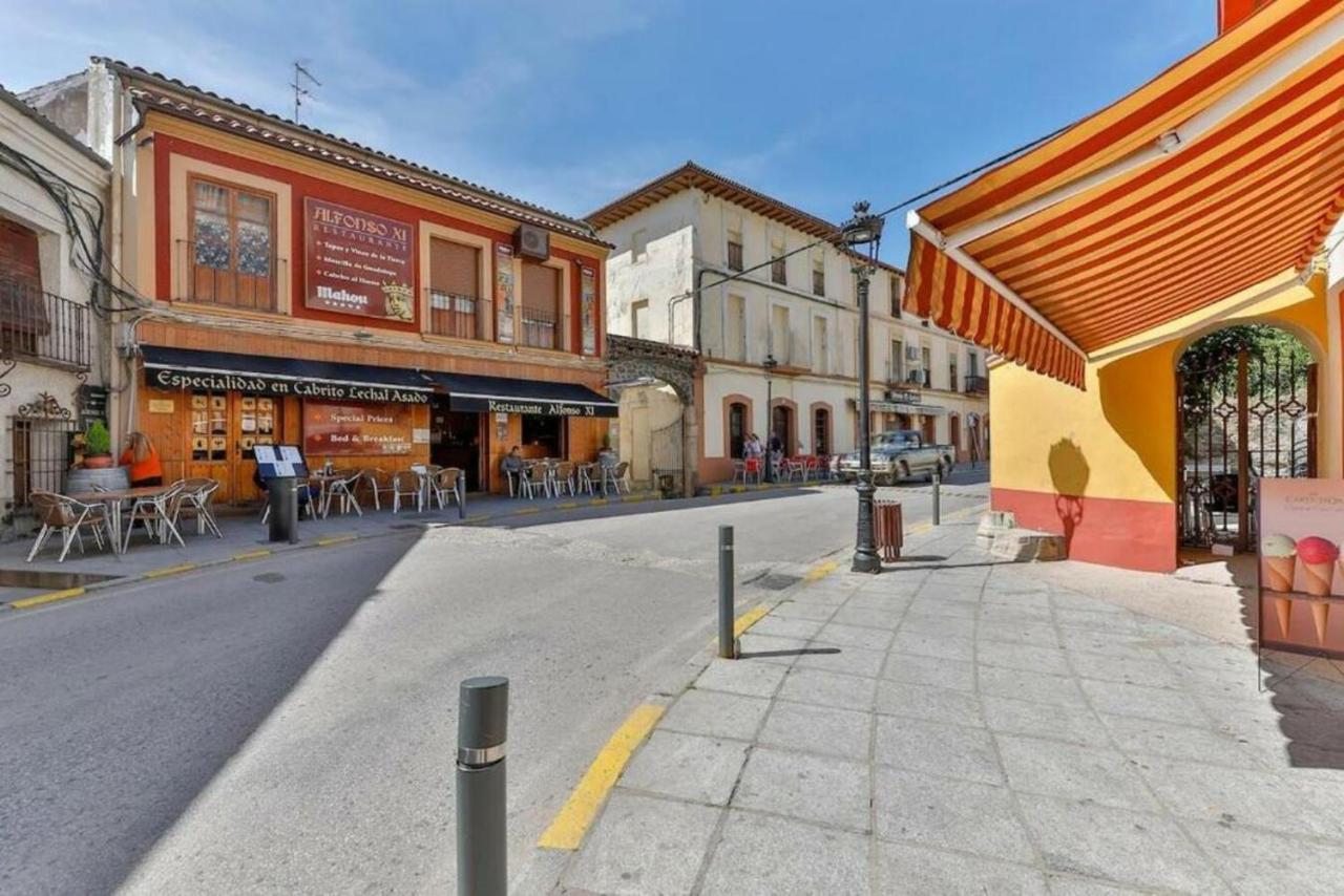 Hostal Alfonso XI Guadalupe  Exteriör bild