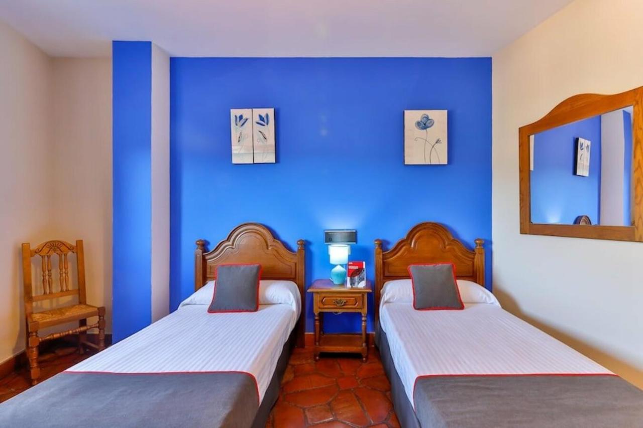 Hostal Alfonso XI Guadalupe  Exteriör bild