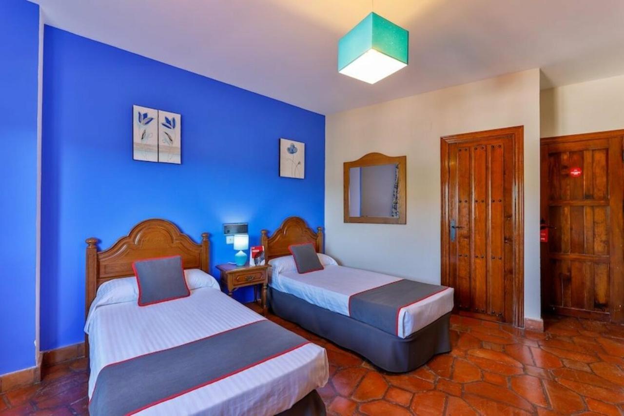 Hostal Alfonso XI Guadalupe  Exteriör bild