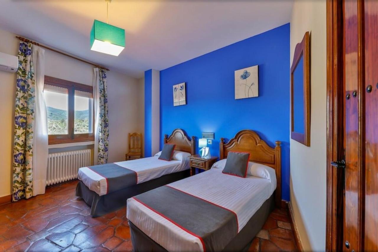 Hostal Alfonso XI Guadalupe  Exteriör bild
