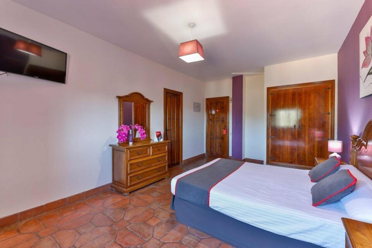Hostal Alfonso XI Guadalupe  Exteriör bild
