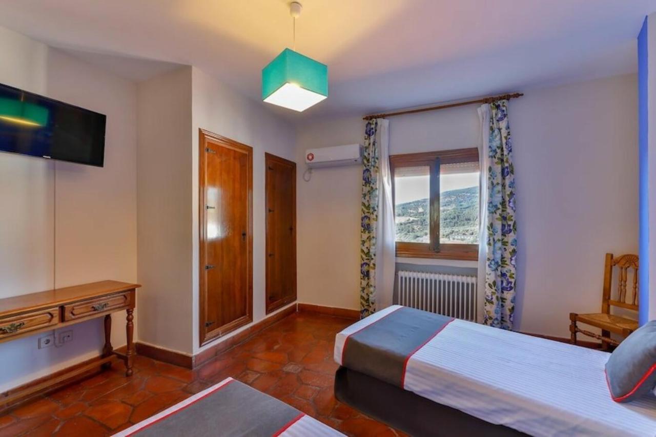 Hostal Alfonso XI Guadalupe  Exteriör bild
