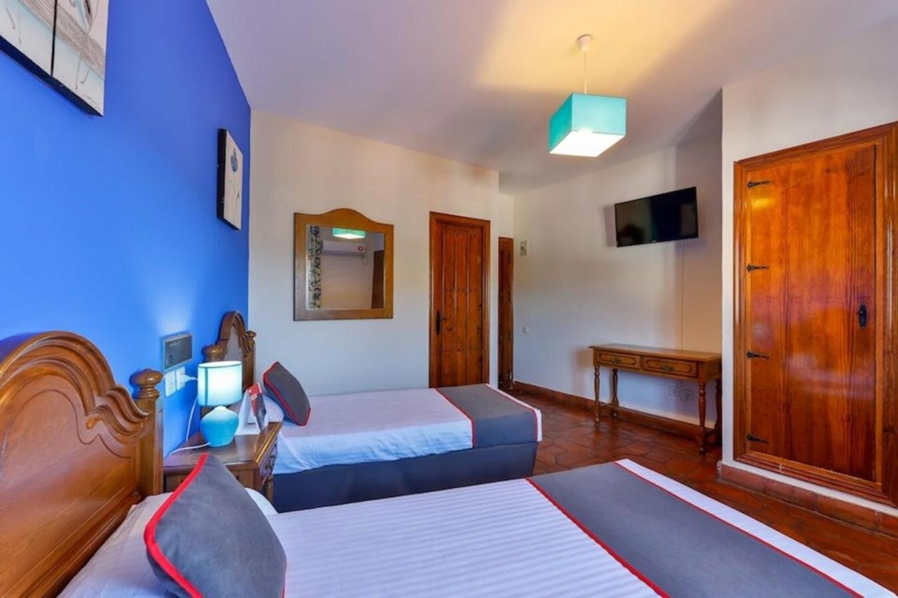 Hostal Alfonso XI Guadalupe  Exteriör bild