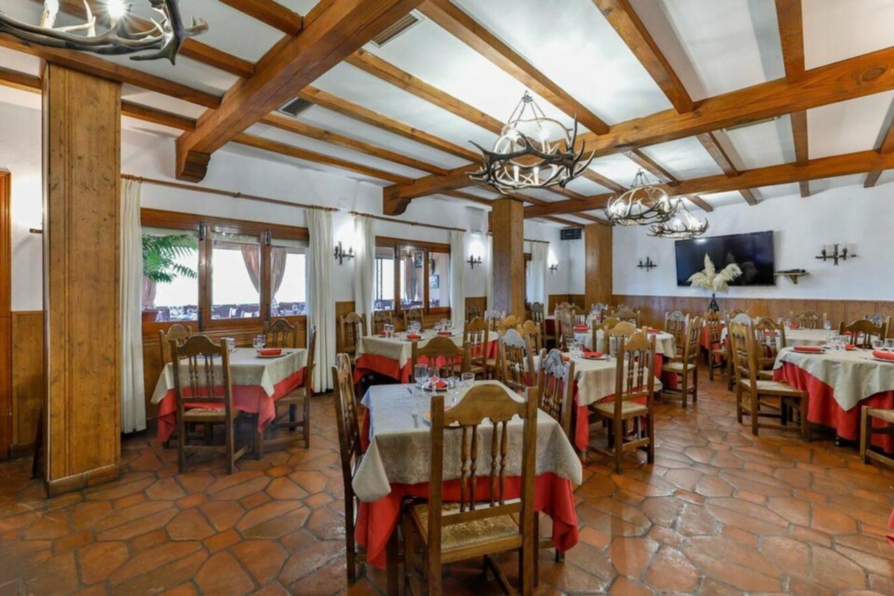 Hostal Alfonso XI Guadalupe  Exteriör bild