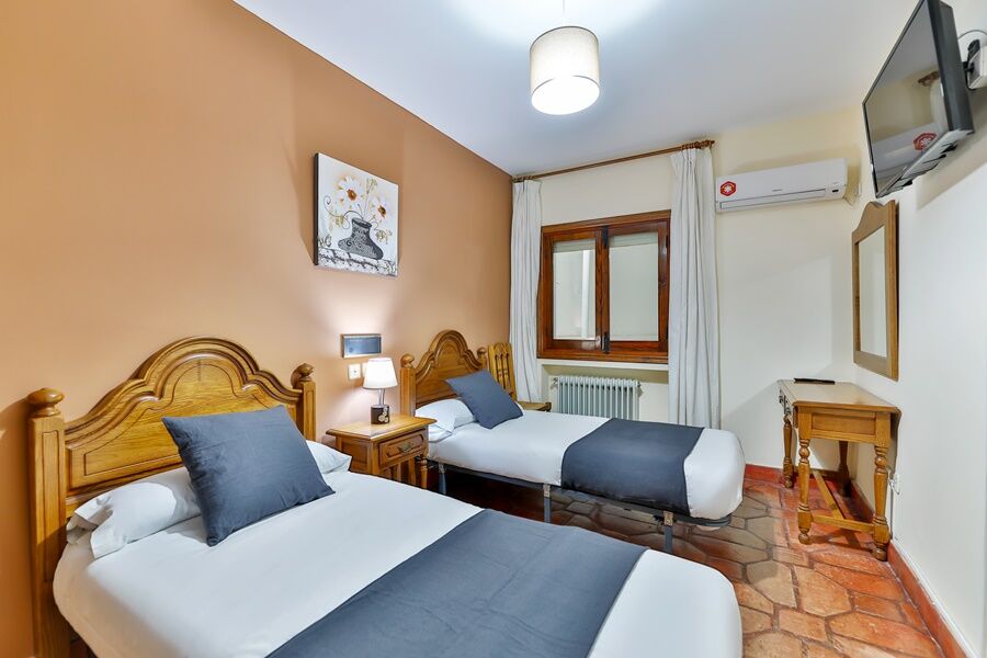 Hostal Alfonso XI Guadalupe  Exteriör bild
