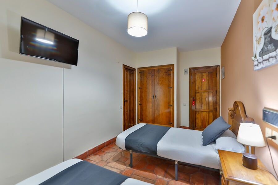 Hostal Alfonso XI Guadalupe  Exteriör bild