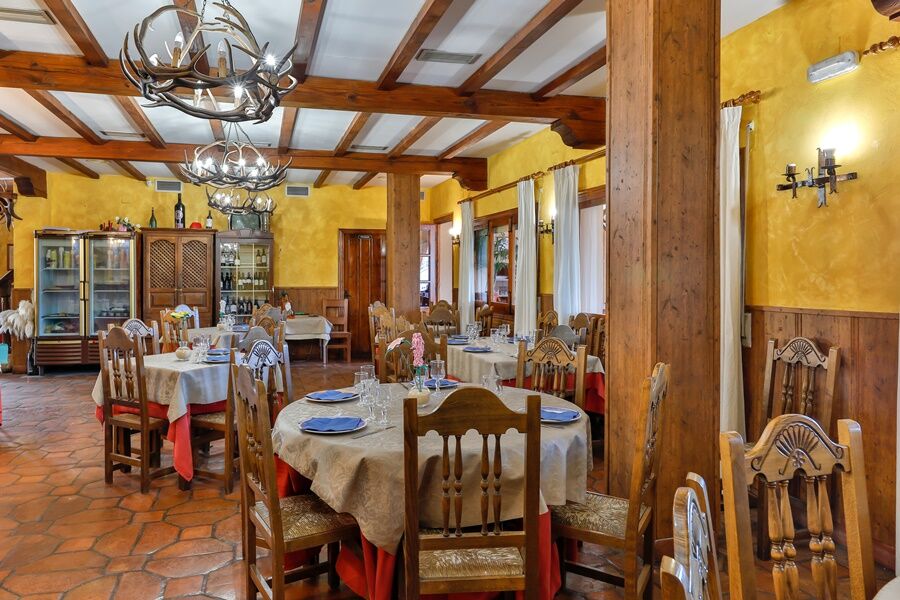 Hostal Alfonso XI Guadalupe  Exteriör bild