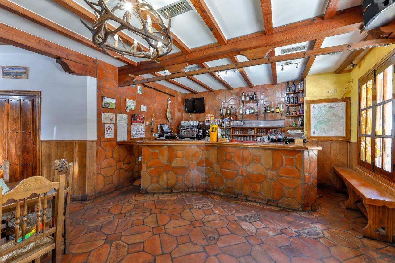 Hostal Alfonso XI Guadalupe  Exteriör bild